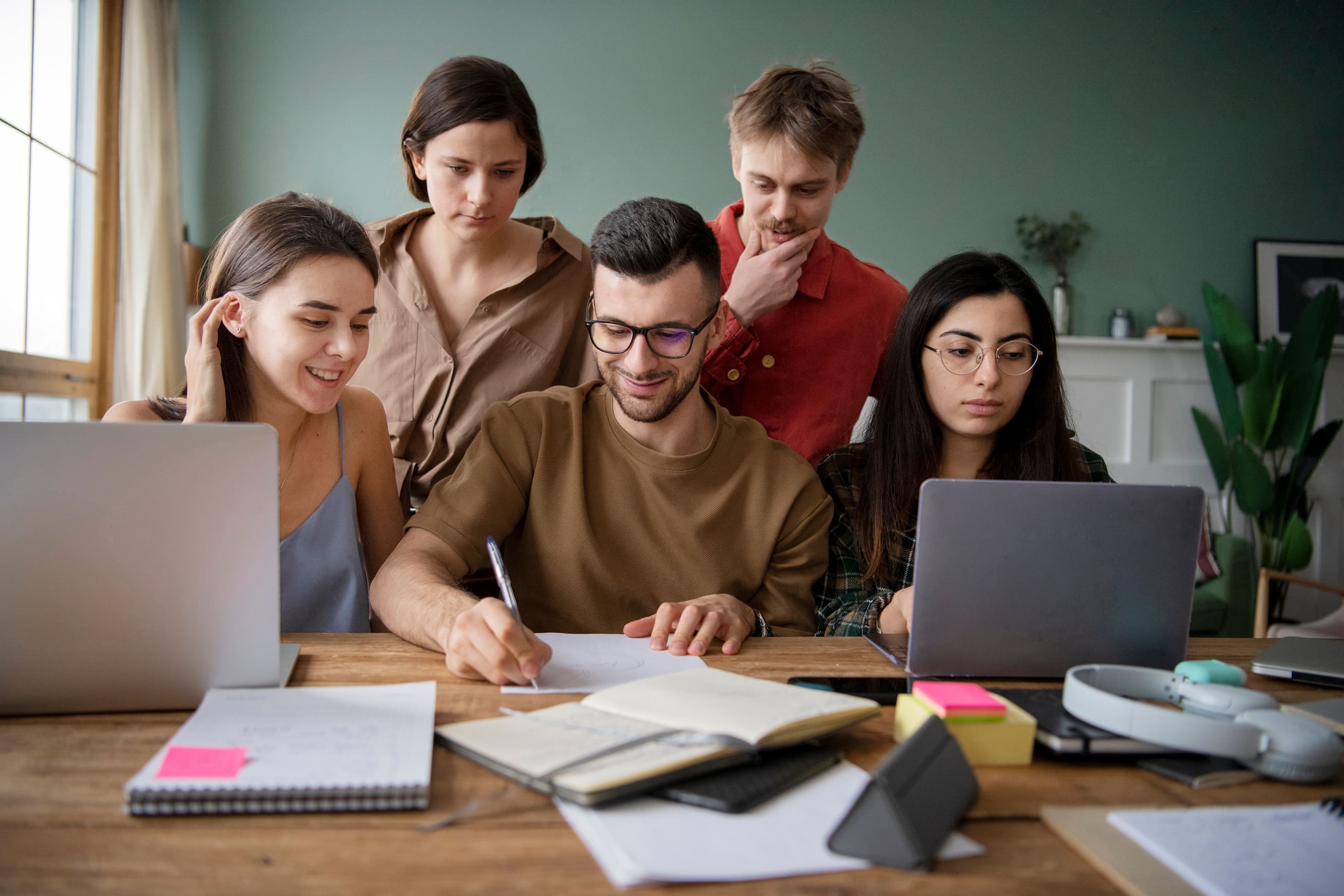 Group classes for private teachers: organize schedules and places without hassle
