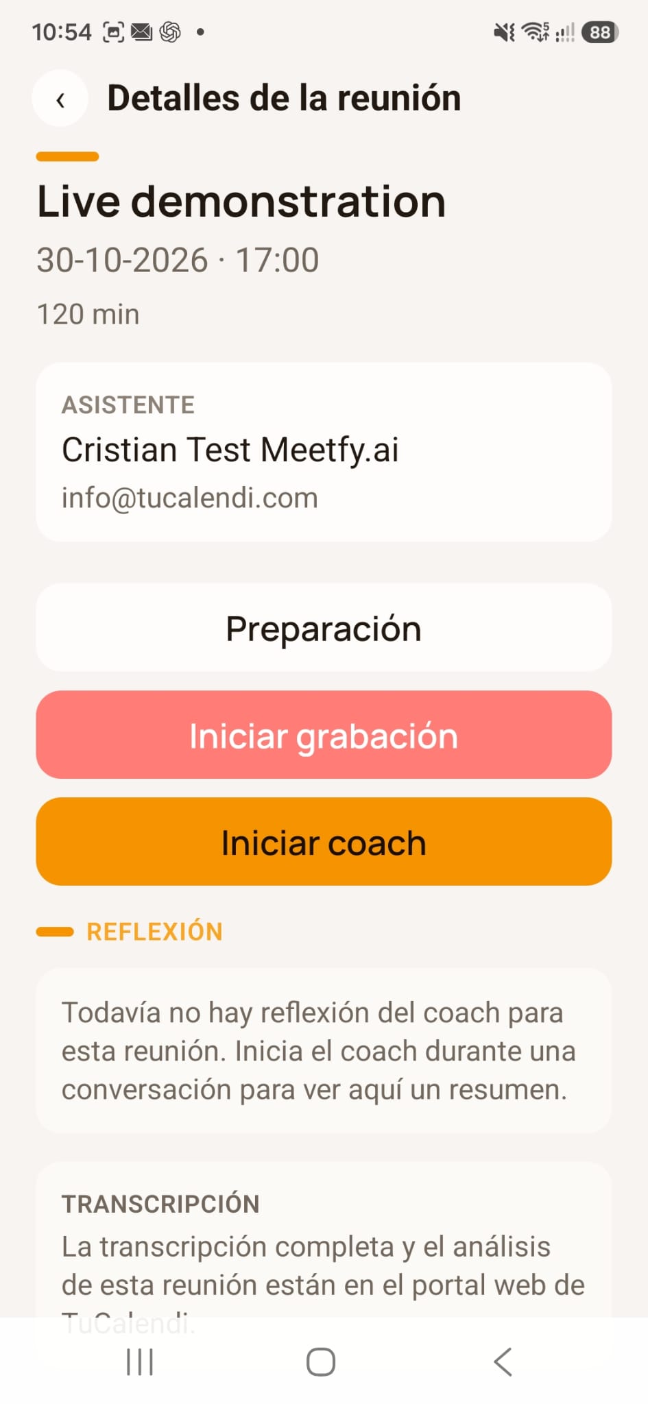 Detalles de una reunión en Meetfy.ai con acceso a Preparación, grabación y coach